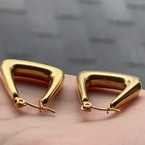 💍Gold Plated Chunky Hoop Earrings💍 - Picture 3 of 4